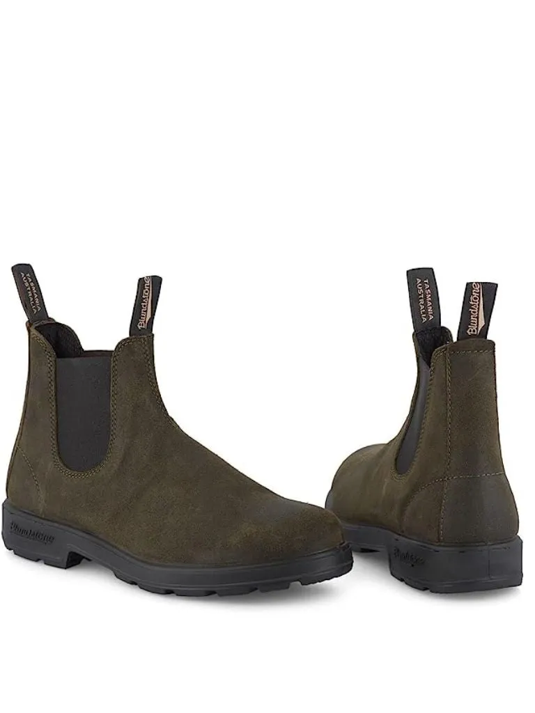 Blundstone Chelsea Boot in Waxed Dark Olive