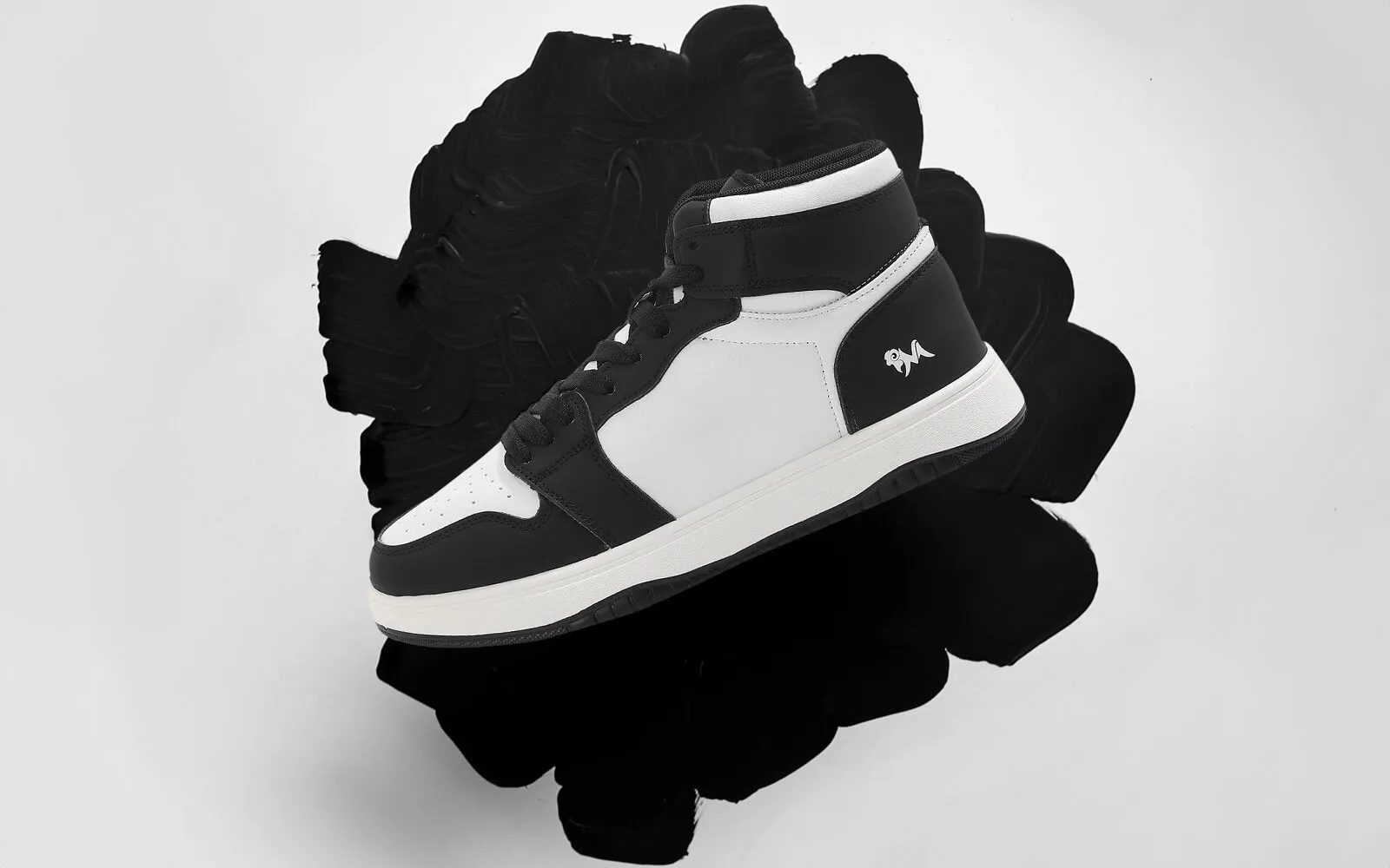 Character High Top : Black-White