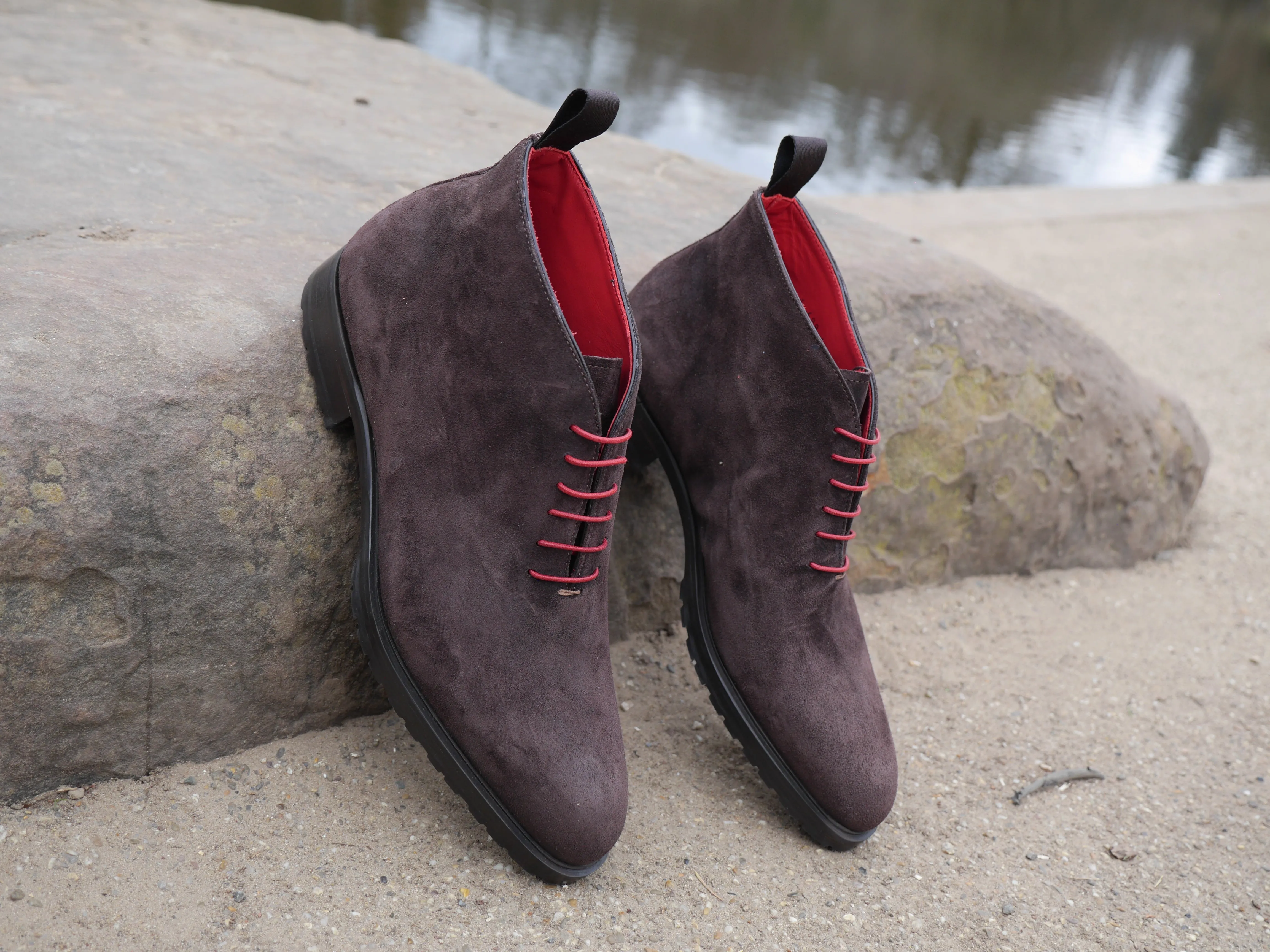 T698 - Chukka Boot Brown Suede