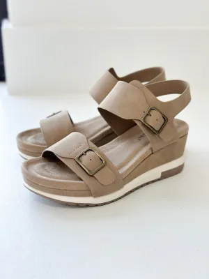 The Get-Up Wedge - Taupe